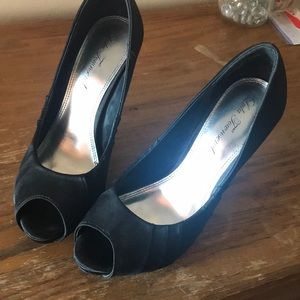 Worn once to a wedding.